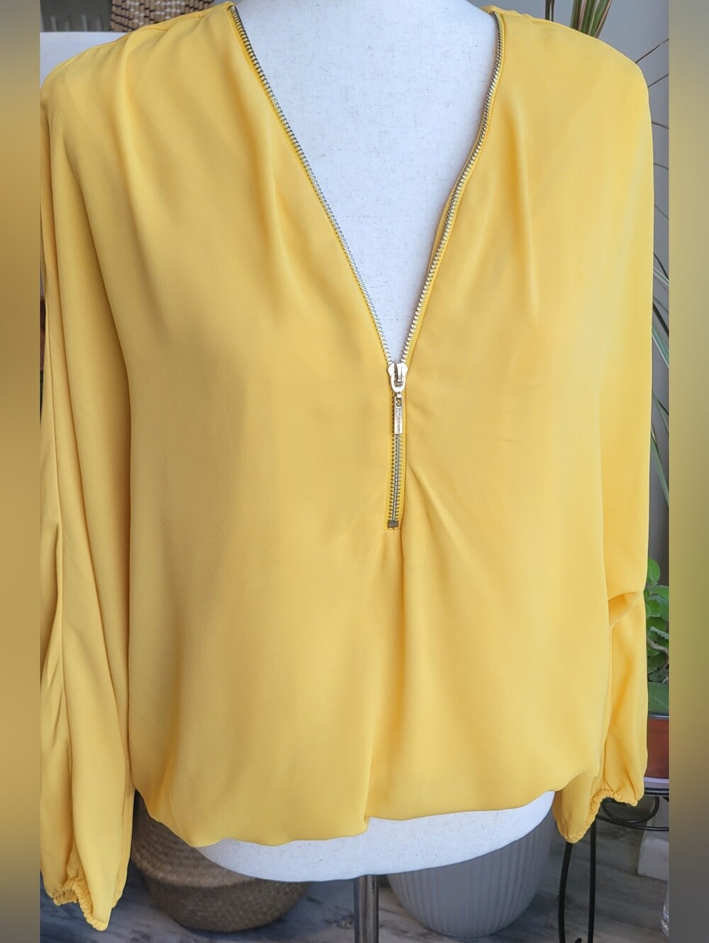 Tahari Bright Yellow Zip Front Long Sleeve Blouse Size Small Elastic Cuffs Lined